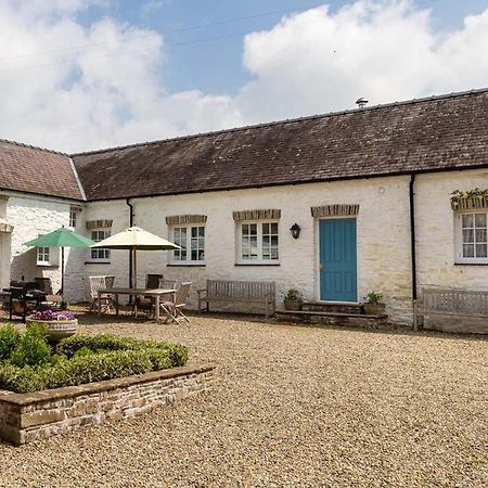 The Old Carriage Court Villa Kidwelly Exterior photo