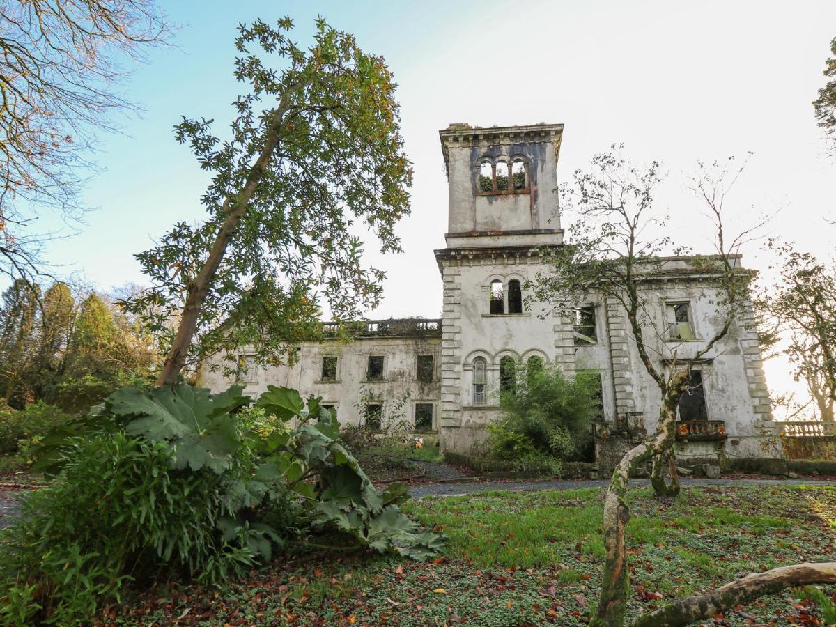 The Old Carriage Court Villa Kidwelly Exterior photo