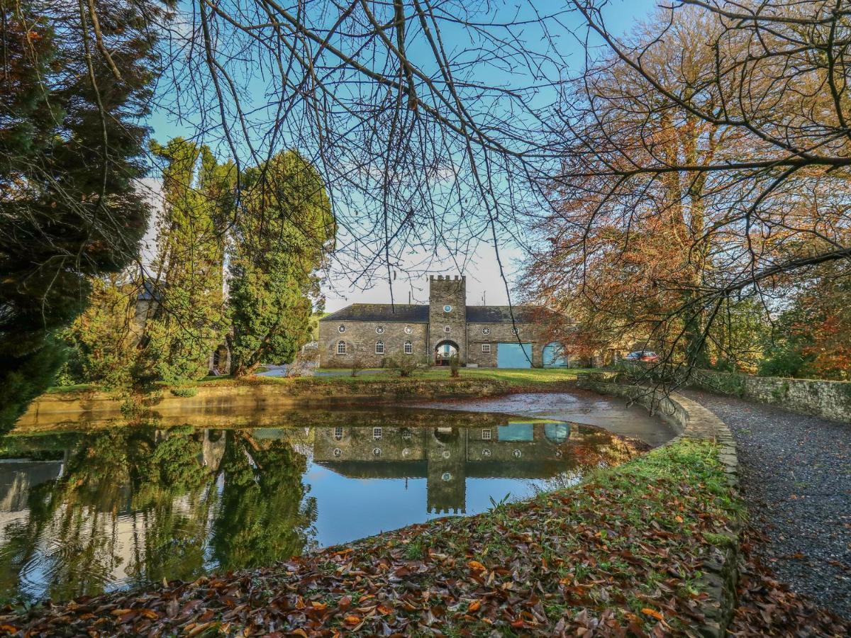 The Old Carriage Court Villa Kidwelly Exterior photo