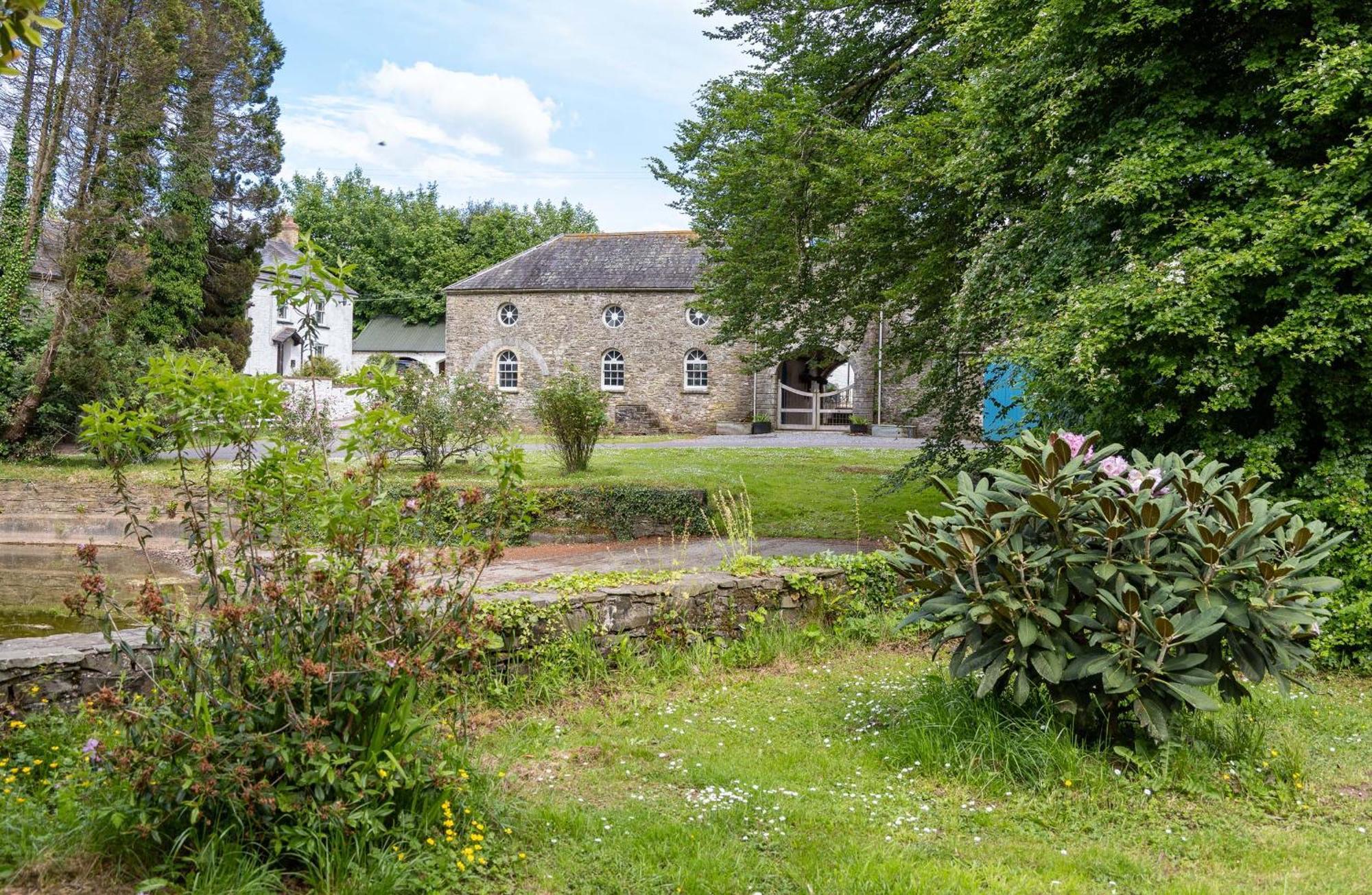 The Old Carriage Court Villa Kidwelly Exterior photo