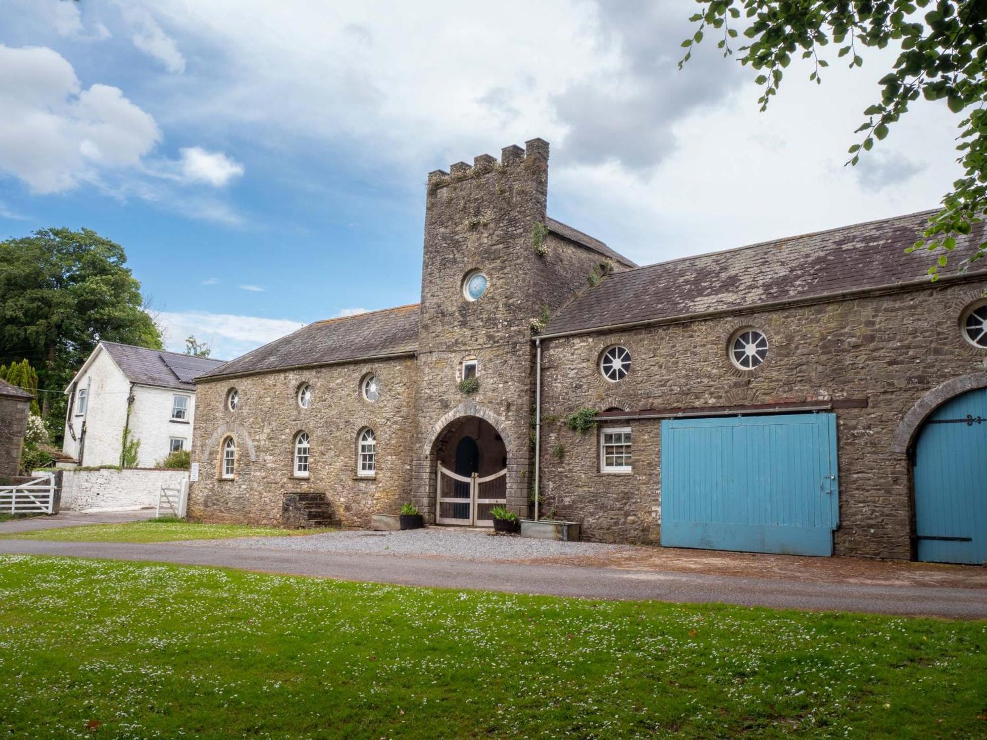 The Old Carriage Court Villa Kidwelly Exterior photo