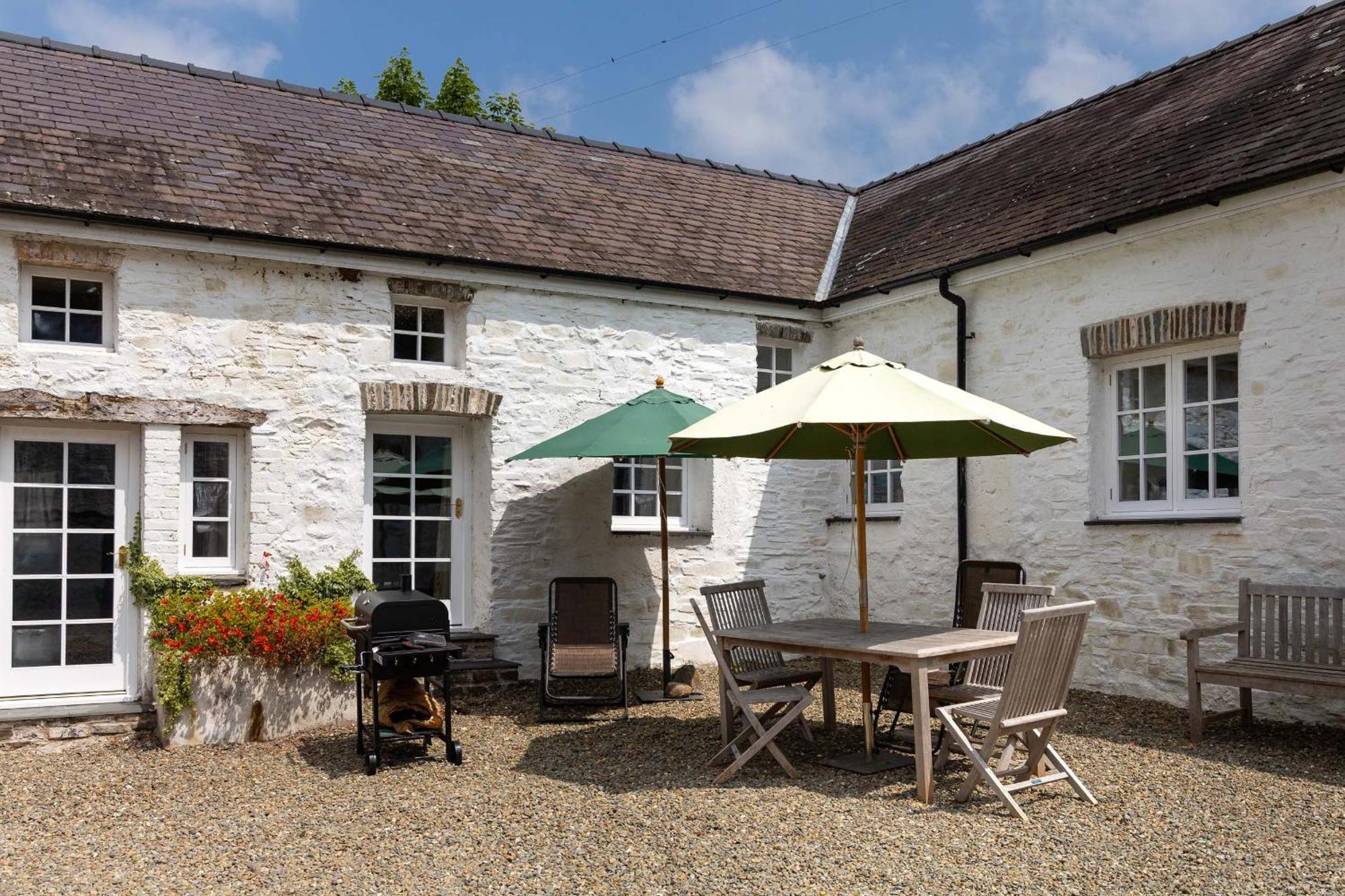 The Old Carriage Court Villa Kidwelly Exterior photo