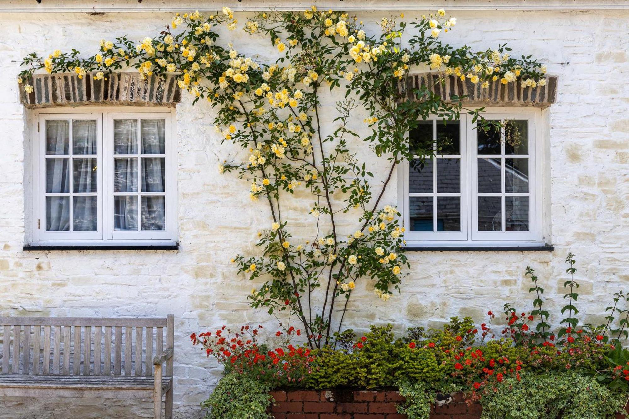 The Old Carriage Court Villa Kidwelly Exterior photo