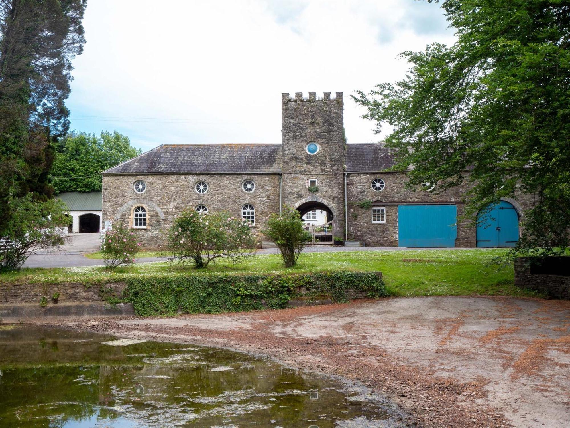 The Old Carriage Court Villa Kidwelly Exterior photo